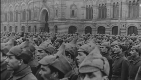 Soldados del Ejército Rojo. Escena de "La historia de la Guerra Civil" de Dziga Vertov