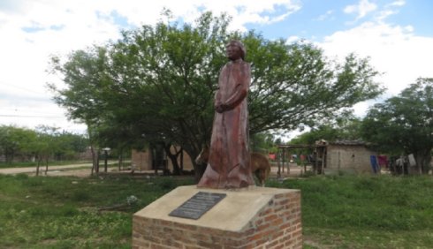 Monolito a la Cacica Mercedes Dominga, Colonia Aborigen. Foto: Luciana Mignoli (2015)