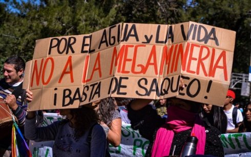 Marcha de comunidades indígenas de Salinas Grandes y Guayatayoc contra el saqueo del litio en sus territorios