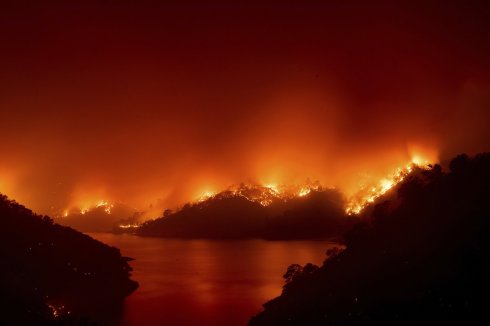 Incendios forestales cerca del lago Berryessa, en Napa, 19/8/2020 | Foto AP / Noah Berger