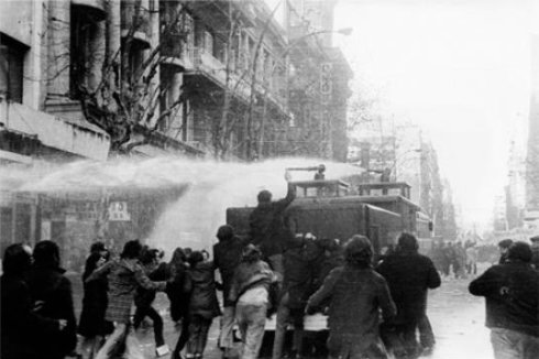 Manifestación del 9 de julio de 1973 contra el golpe de Estado. Autor: Aurelio González.