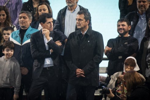 Máximo Kirchner, Wado De Pedro, Sergio Massa y un sonriente Juan Grabois