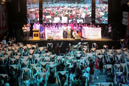 Asamblea de asambleas en CABA recibe con pañuelos blancos a trabajadores en lucha de Salud