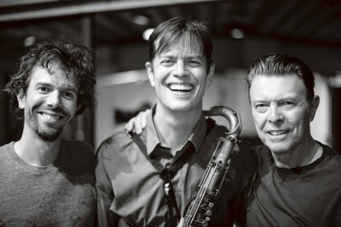 Donny Mccaslin (centro) junto a David Bowie