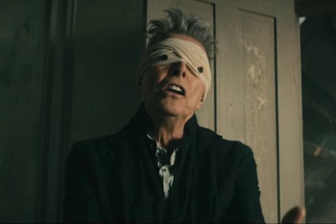 Escena del videoclip de "Lazarus". Segundo corte de Blackstar