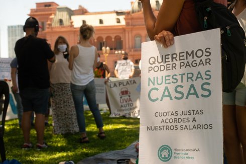 Hipotecados UVA se movilizan por una solución para su vivienda (Foto: Enfoque Rojo)