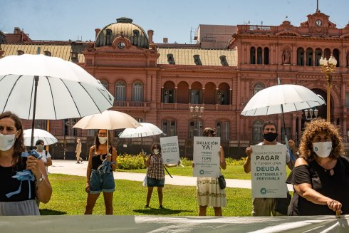 Deudores Autoconvocados de créditos UVA se movilizan contra la usura financiera. (Foto: Enfoque Rojo)