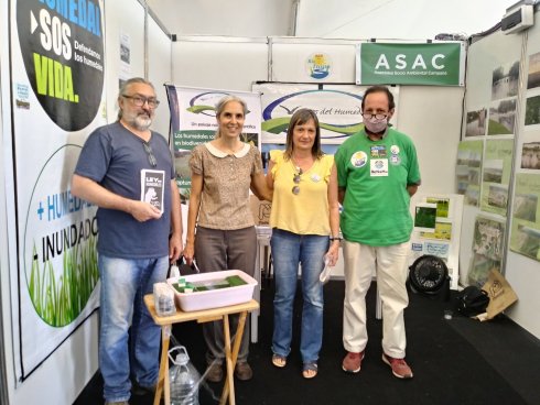 Stand de las organizaciones ASAC (Asamblea Socio Ambiental Campana), Organización de Ambientalistas Autoconvocados (OAA) y S.O.S Humedales.