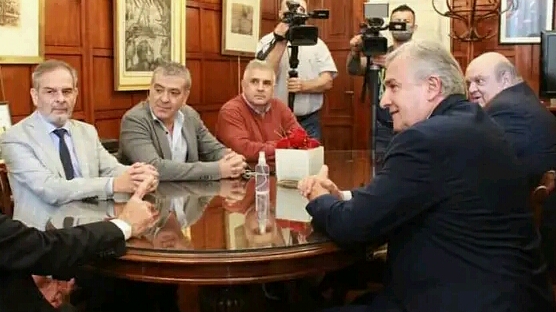 Pagani junto a los dirigentes radicales-macristas José Cano y Gerardo Morales, secundados por Saab, operador del radicalismo en la UNT.