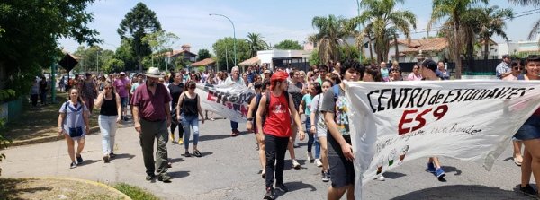 Estudiantes, docentes y vecinos movilizaron contra la brutalidad policial en Ensenada