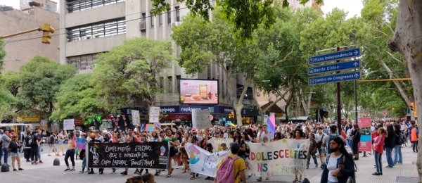 Miles de jóvenes se movilizaron en Mendoza y exigieron el cumplimiento efectivo del Cupo Laboral Travesti Trans