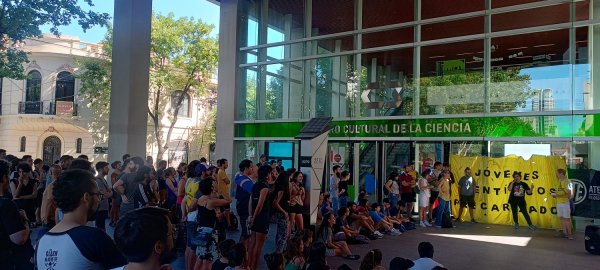 Polo Tecnológico: abrazo al Conicet y asamblea frente a los ataques del gobierno