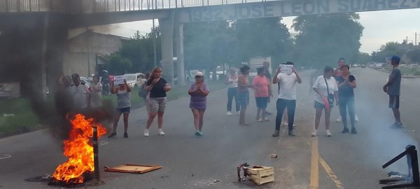 José León Suárez: vecinos cortaron Avenida Márquez por falta de agua