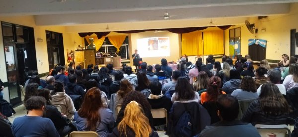 Importante participación en la charla-debate sobre el libro “Genes, Células y Cerebros”