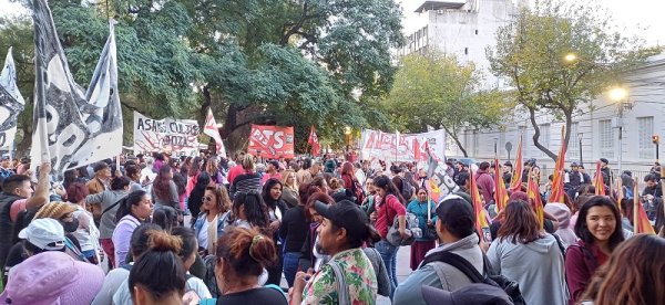 Se realizó un Cacelorazo en Mendoza contra la Ley Bases y reclamaron un plan de lucha para derrotarla