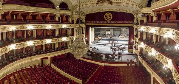 Que la crisis del Teatro Municipal de Santiago la resuelvan sus artistas y trabajadores 