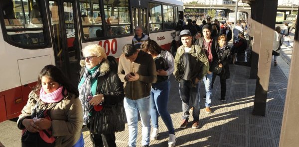 Demoras de líneas de colectivos por lock out patronal