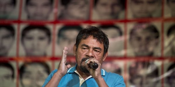 Padres de los normalistas de Ayotzinapa contra candidatura de Aguirre