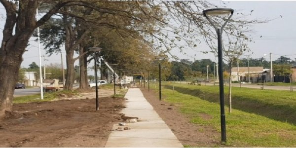 Vecinos cortaron la calle reclamando obras cerca del acceso a la autopista