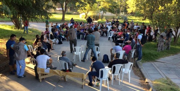 Multitudinaria reunión en defensa de Cerámica Neuquén 