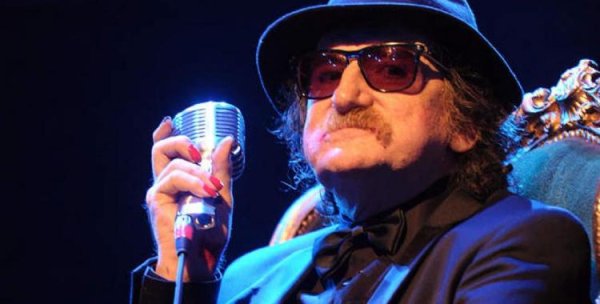 Hoy toca Charly Garcia, el vampiro del rock