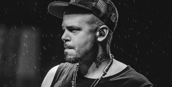 Residente: Sale agua color mierda y ustedes preocupados de botar la dictadura Latin Grammy