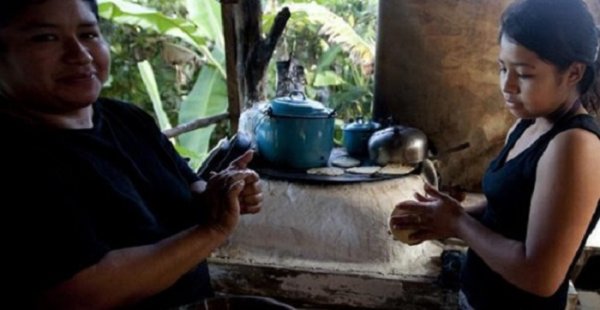 Las mujeres pobres le dedican el triple de tiempo al trabajo doméstico de cuidados