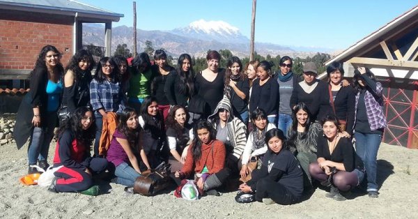 Mujeres debaten sobre feminismo y socialismo en las faldas del Illimani 