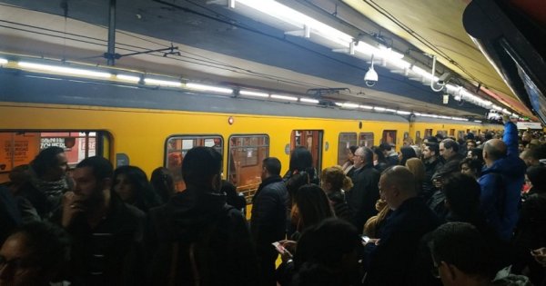 Trabajadores de la línea E se imponen para que Metrovías aplique el protocolo