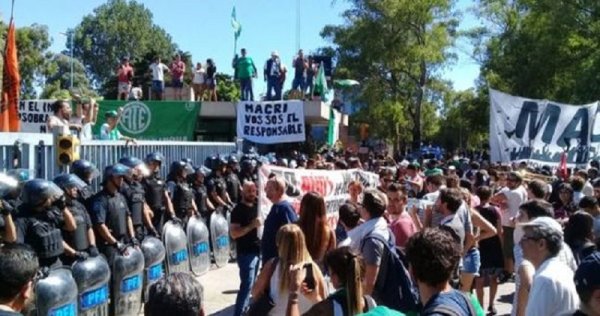 Deciles que no les sirve luchar: despedidos del INTI fueron reincorporados