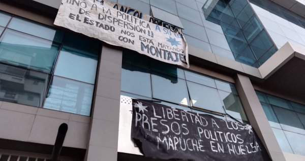 Estudiantes y miembros de comunidades mapuche se toman la Conadi de Temuco 