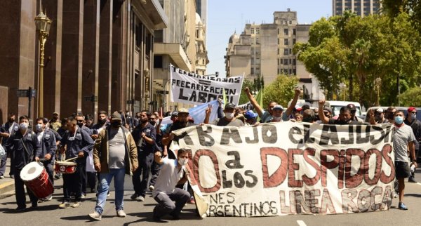 Trabajadores del tren Roca se movilizan exigiendo su reincorporación