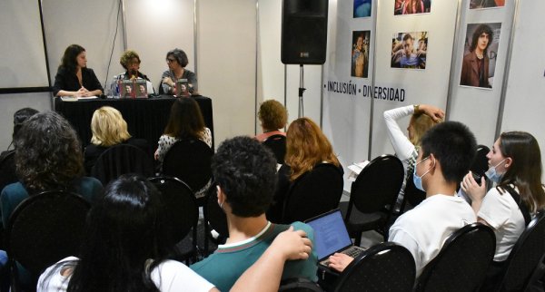 Andrea D'Atri: "El Segundo Sexo fue un libro escandaloso, sin el cual es impensable el feminismo contemporáneo"