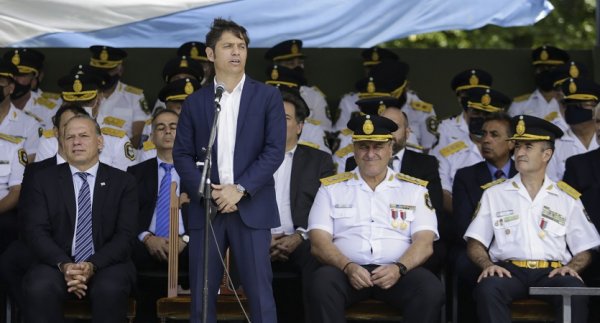 Kicillof habló para la tribuna (policial): “Es fundamental reconciliarnos con el pueblo”