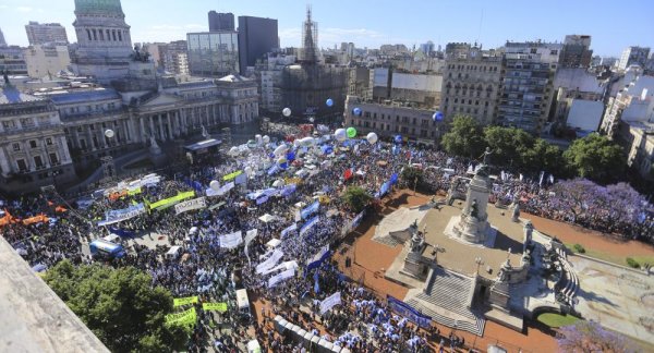 Marcha por Ley de Emergencia Social: mucho ruido, poca acción	