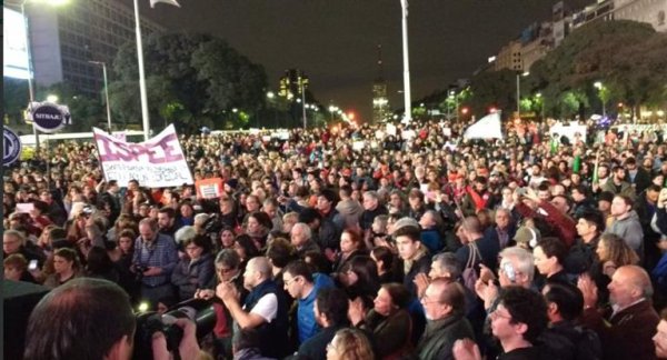 Miles en el Obelisco contra la quita a las pensiones por discapacidad