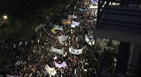 Rosario: Docentes universitarios van al paro