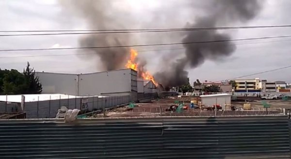 Incendio en bodega de colonia Granjas México, Iztacalco