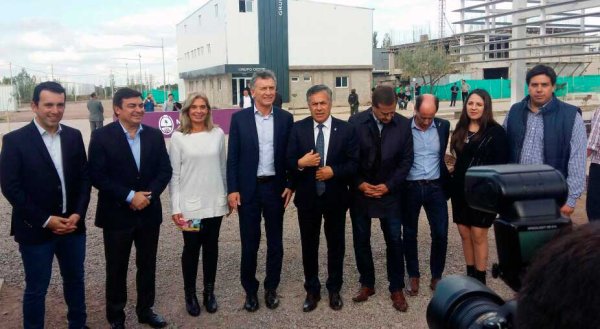 (VIDEO) Gritos e insultos al presidente Macri en su visita a Mendoza luego del anuncio de volver al FMI