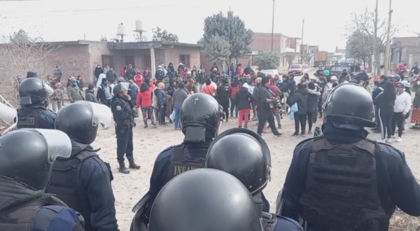 Salta: nueve mujeres detenidas e incomunicadas tras represión a familias sin techo