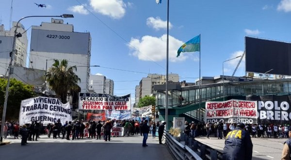 Puente Pueyrredón: contundente acción de Guernica a dos años del brutal desalojo