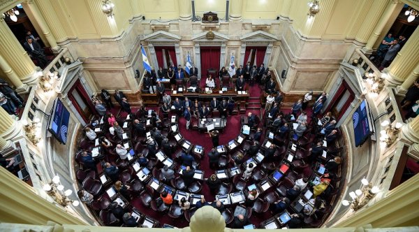 En medio de la criptoestafa, el Senado se dispone a votarle la reforma política a Milei