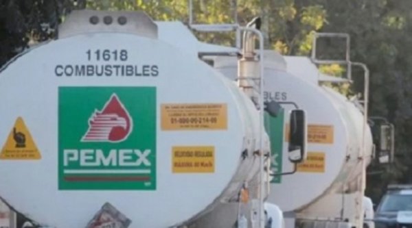 Trabajadores petroleros bloquean carretera Silao-Irapuato