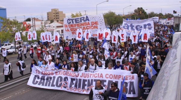 Multitudinaria movilización en Neuquén a 10 años del asesinato de Carlos Fuentealba