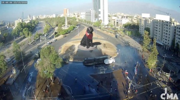 Negro Matapacos en Pza. Dignidad: La novedosa intervención de Galería Cima