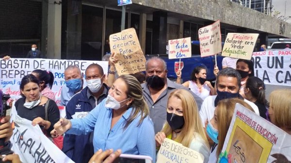 Nueva protesta en Caracas por salarios y exigiendo la libertad de los trabajadores presos