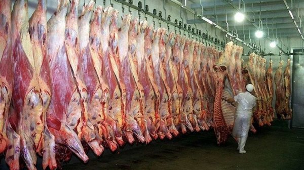 Las patronales agrarias amenazan con un cese de comercialización por las restricciones a la carne