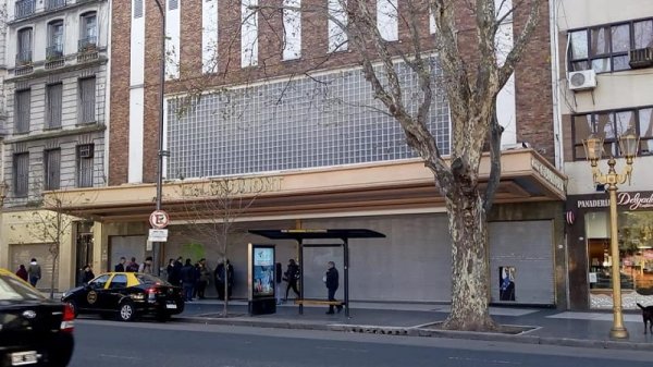 Por falta de pago, le cortaron la luz al cine Gaumont y cerró sus puertas