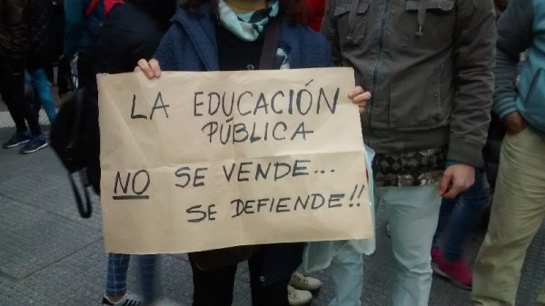 San Rafael: miles de estudiantes se movilizan en defensa de la educación publica