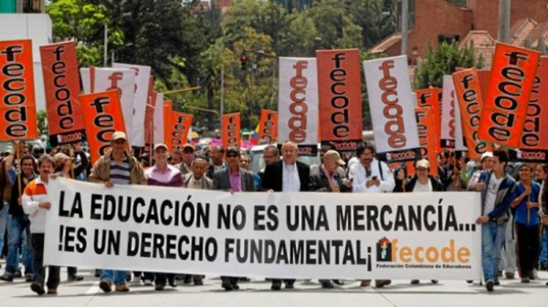 Maestros toman las calles de Colombia